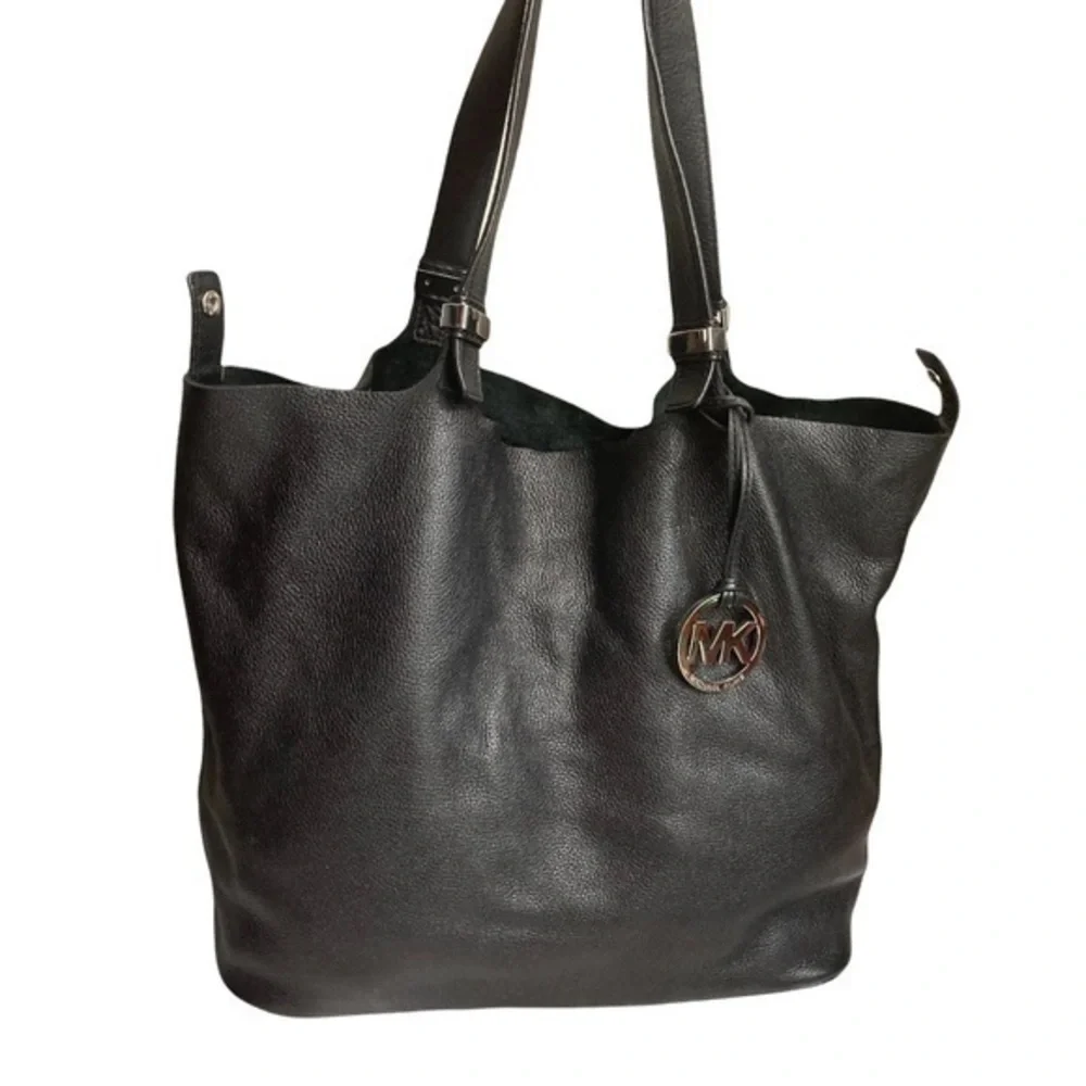 Michael kors soft leather shoulder bag